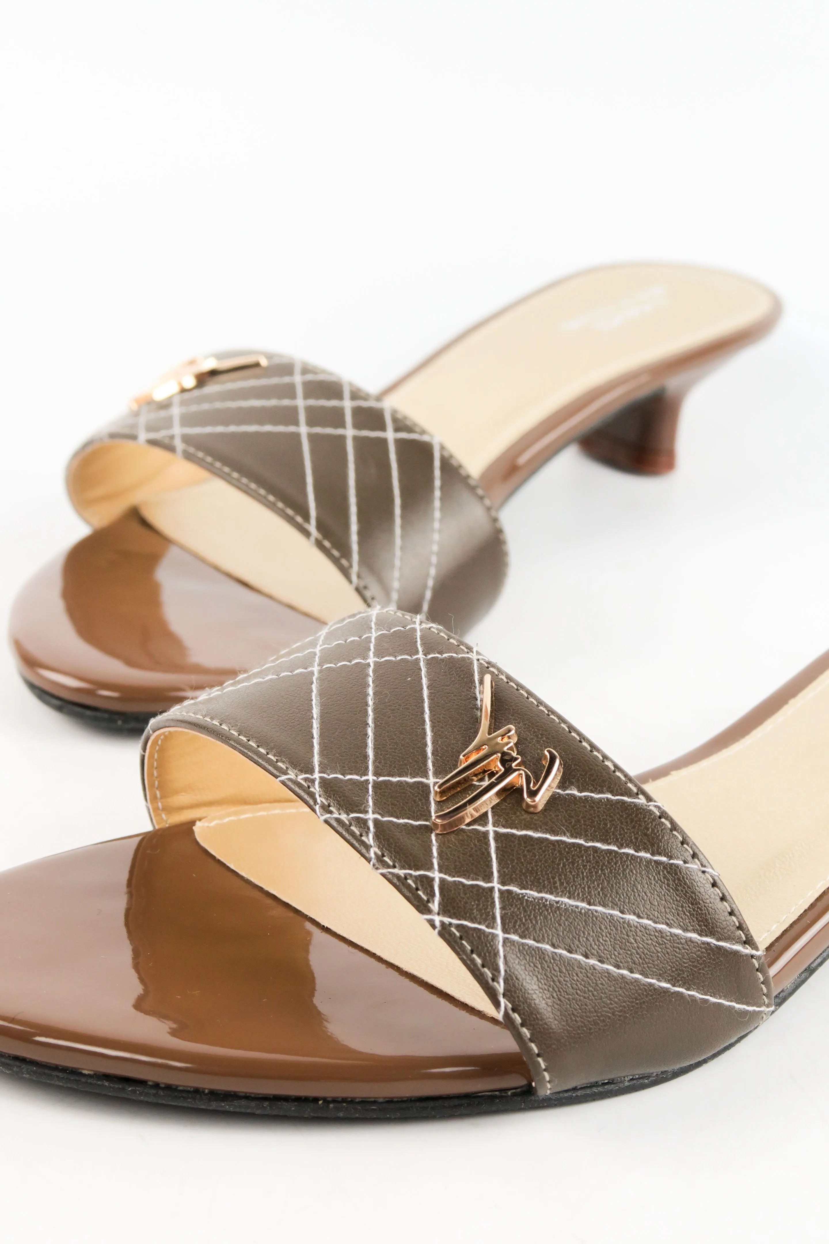 รองเท้าส้นเตี้ย  - Fashion Casual Polished Strap Sandal