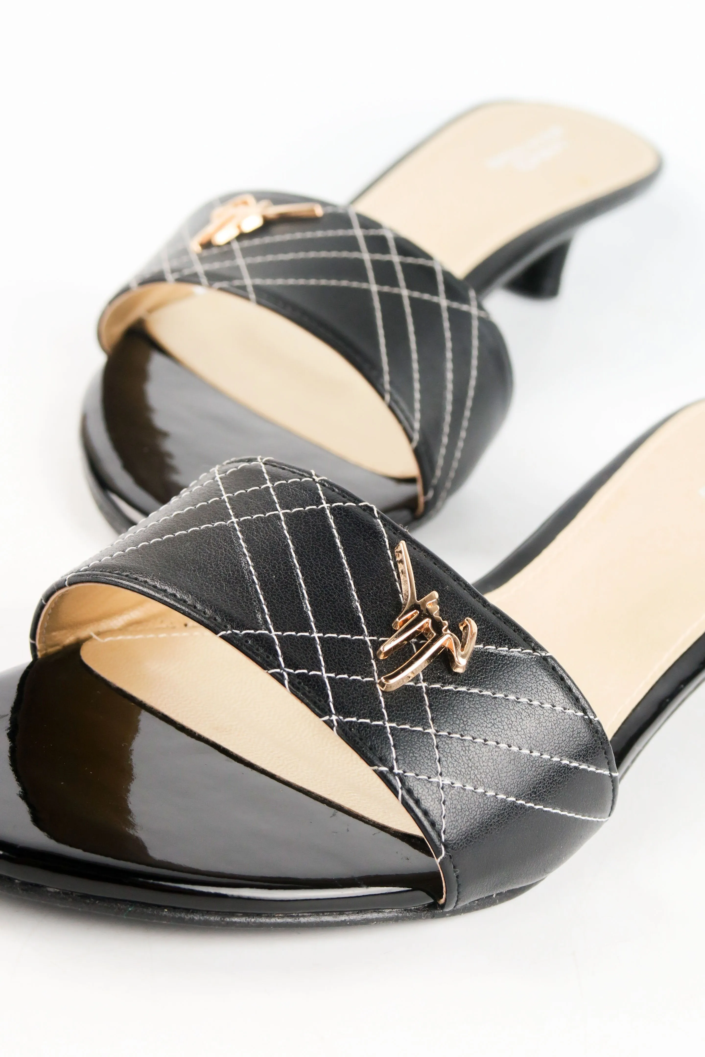 รองเท้าส้นเตี้ย  - Fashion Casual Polished Strap Sandal