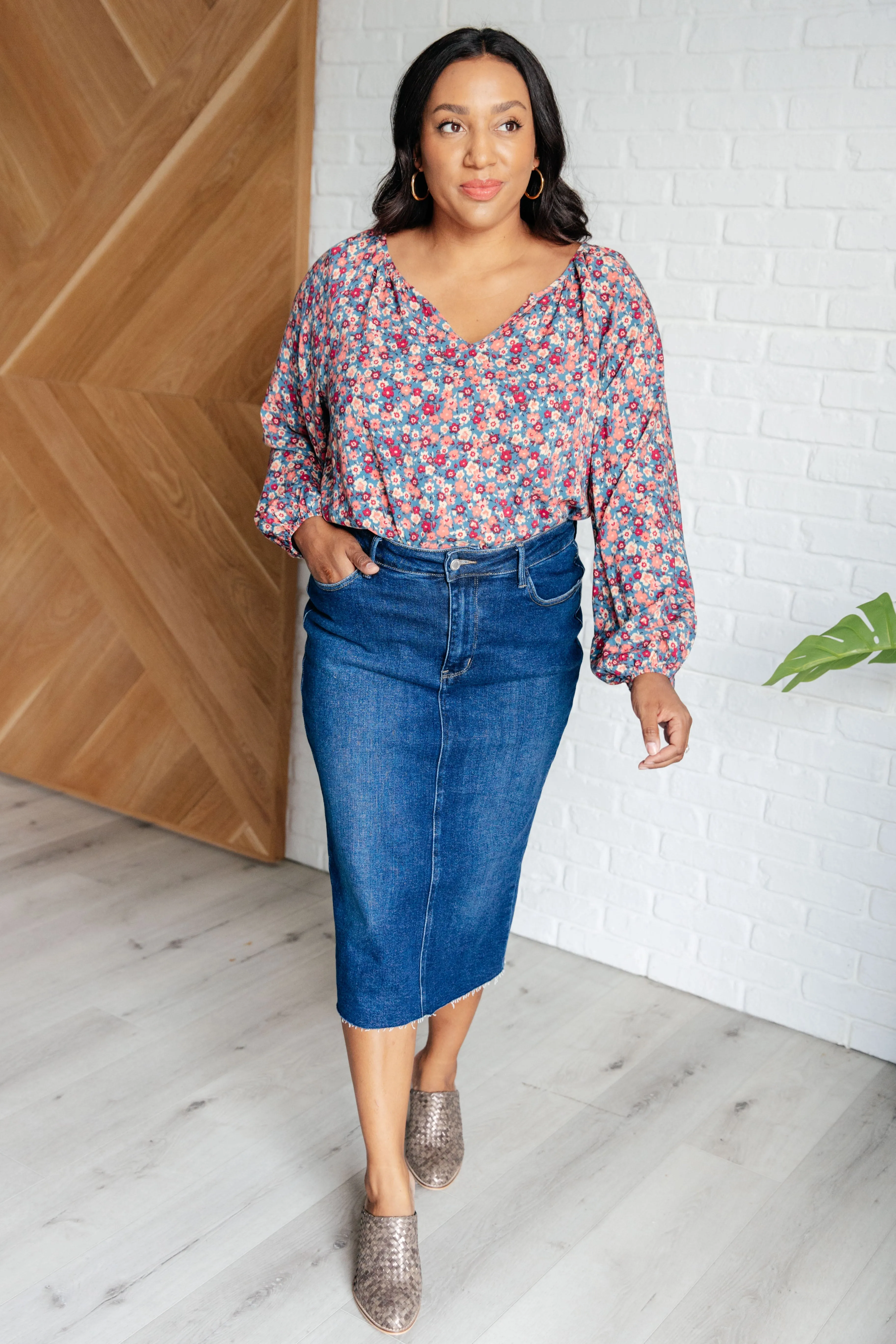 Andree By Unit Sunday Brunch Blouse in Denim Floral