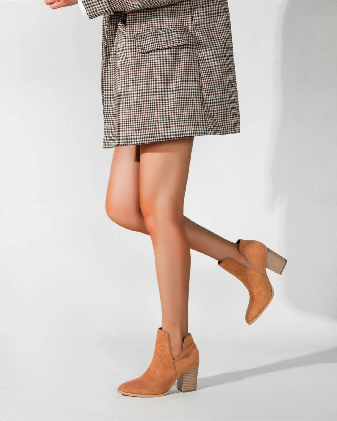 Chic Suede Ankle Boots - Ginger