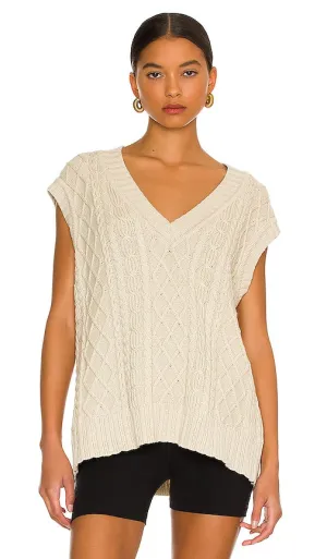 L'Academie Flynn Vest in Taupe